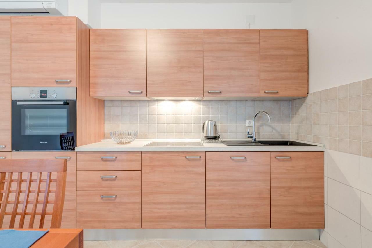 Apartmani Mirta オミシュ エクステリア 写真